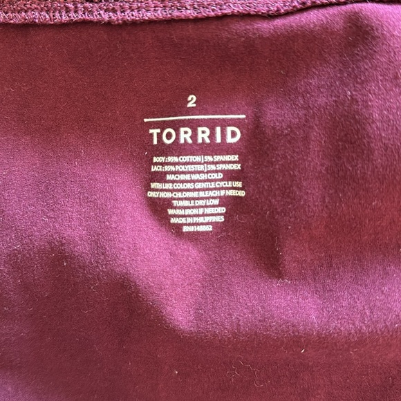 Torrid Foxy lace sleeve top - Picture 9 of 9